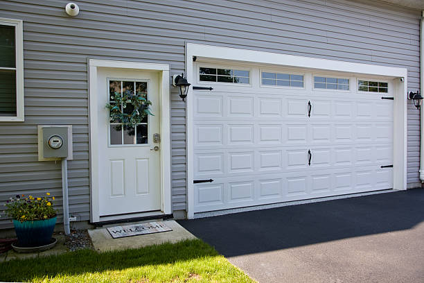 24/7 Emergency Garage Door Panel Replacement experts in Powells Crossroads, TN